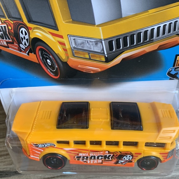 Hot Wheels High Jet Powered Track Team School Bus Hotwheels New HW Mattel New - Picture 3 of 5